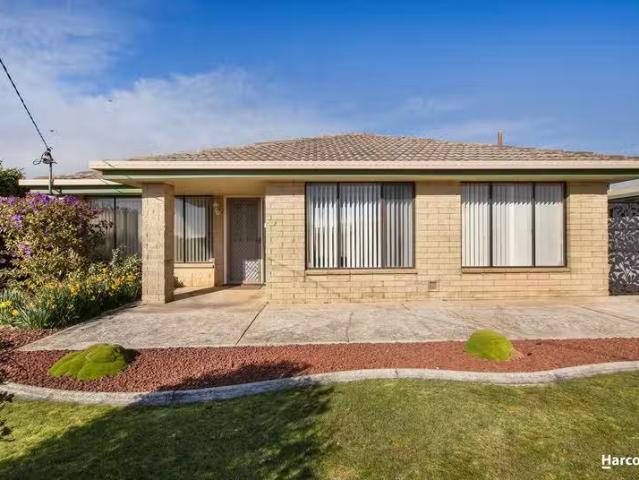 Charming 26 Taroona Avenue, SHOREWELL PARK, TAS 7320 House f.