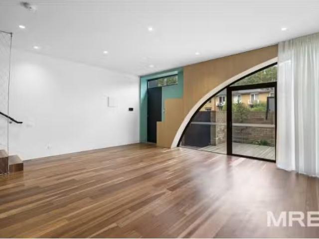 Cozy 26A Haines Street, NORTH MELBOURNE Townhouse for rent Li.