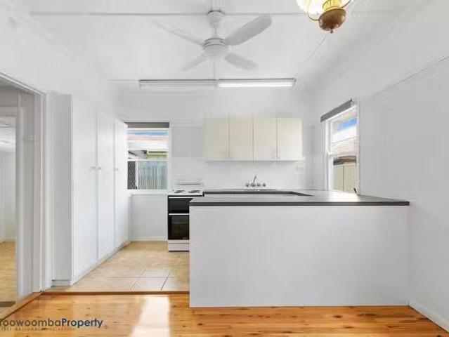 Nice 271 West Street, Harristown, QLD 4350