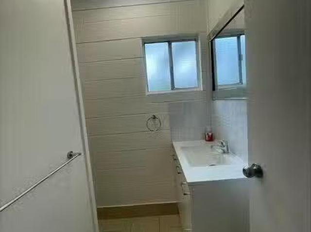 Unique 2/76 Buzacott Street, Park Avenue, QLD 4701