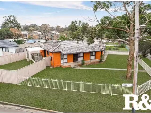 Cheap 27 Niland Crescent, BLACKETT House for rent Listed by R.