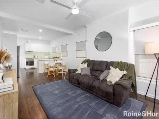 Just in! 27 North Parade, WAGGA WAGGA House for rent Listed b.