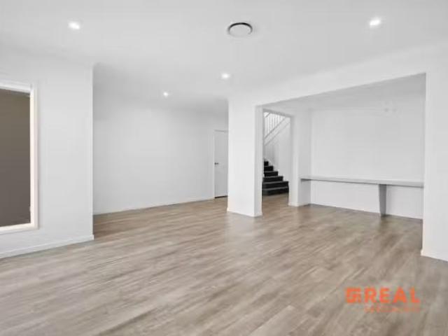 Nice 27 Banzai Street, KINGSCLIFF House for rent Listed by Ke.