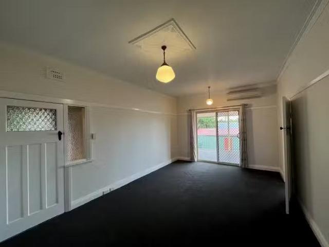 New 27 Bartlett Avenue, COWRA House for rent Listed by Tanish.