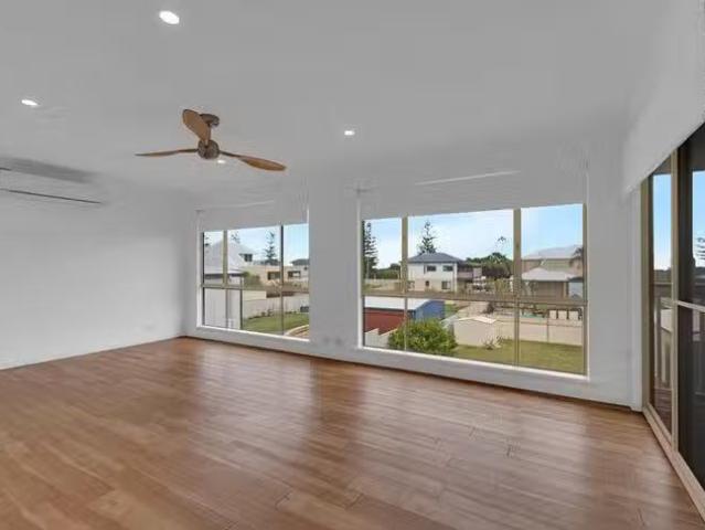 Cheap 27 Erlistoun Street, Golden Bay, WA 6174