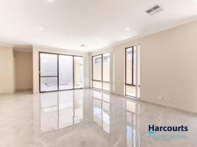 Nice 27 Lewisham Vista, Success, WA 6164