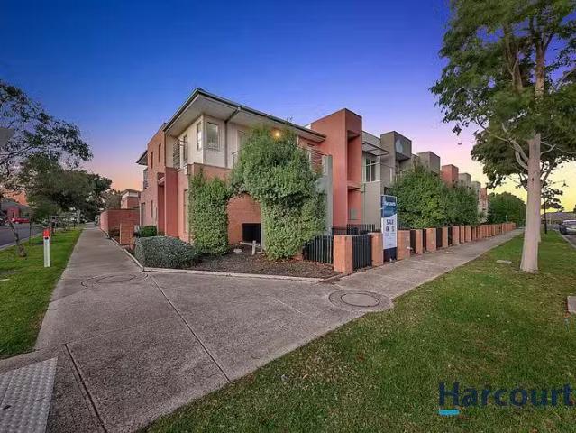 Charming 2/83 Inverell Parkway, TARNEIT, VIC 3029 House for.