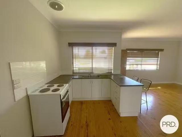 Unique 2/832 Frauenfelder Street, North Albury, NSW 2640