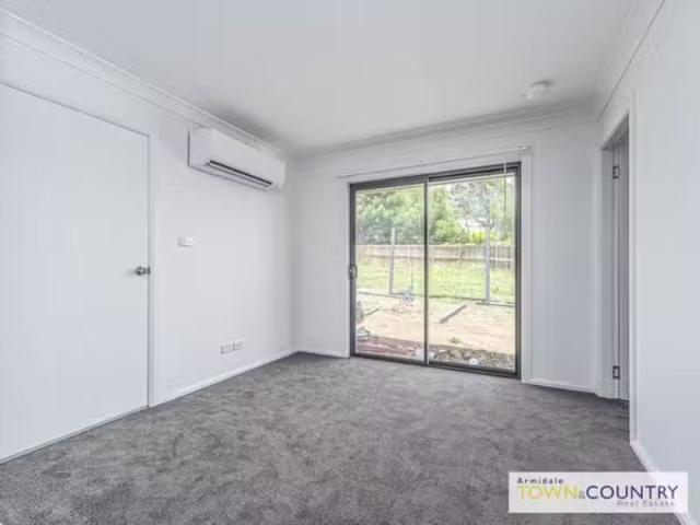 Unique 2/8 Niagara Street, ARMIDALE House for rent Listed by.