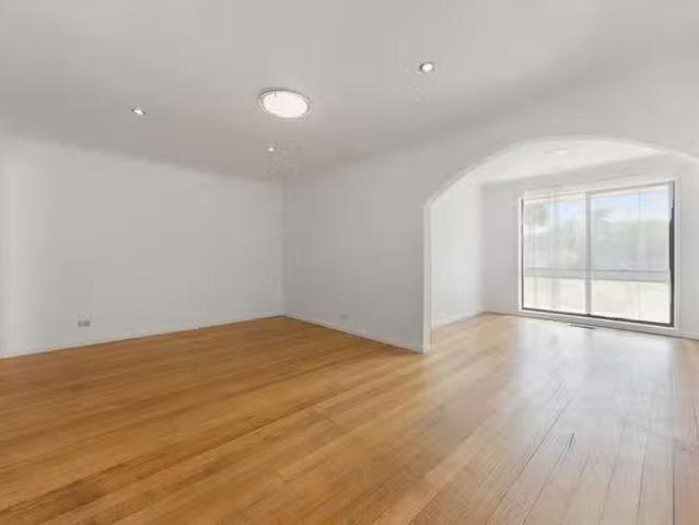 Unique 28 Baggott Drive, Hoppers Crossing, VIC 3029