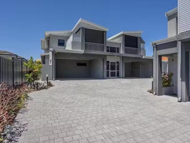 Cozy 2/8 Ilumba Way, Nollamara, WA 6061