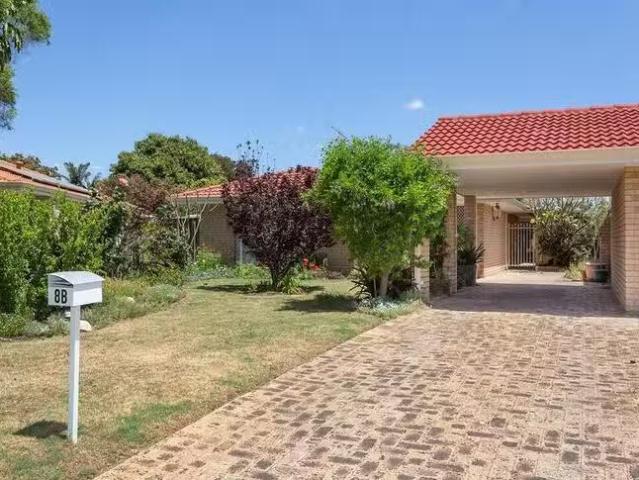 Just in! 2/8 Phillips Court, Kiara, WA 6054