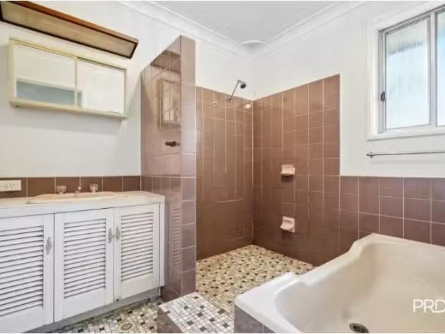 Nice 28 Robyn Road, Winmalee House for rent Listed by Jillian.