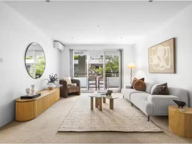 Just in! 29/674 Botany Road, Alexandria Apartment for rent Li.