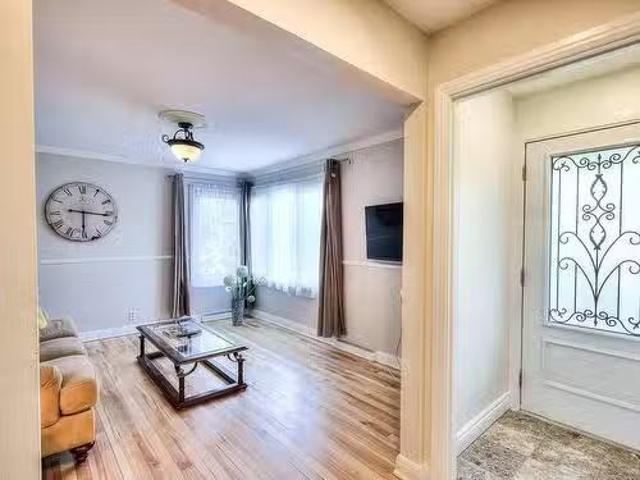 Nice 298 Av. Martin, Dorval, QC, H9S 3R9 house for sale or f.