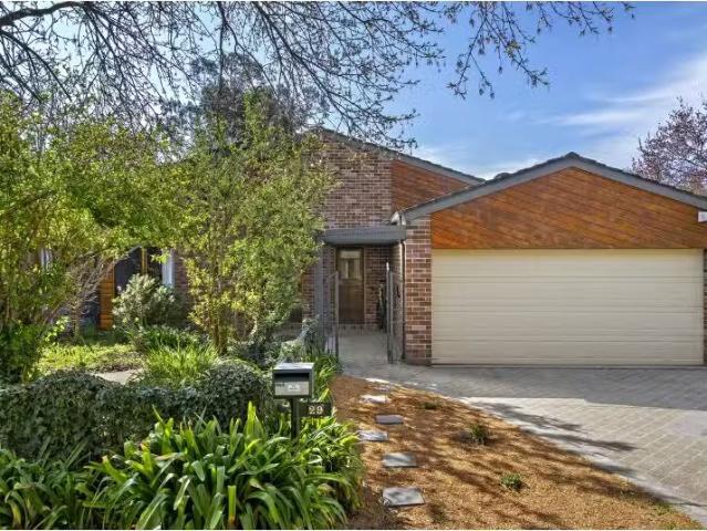 Charming 29 Owen Crescent, LYNEHAM House for rent Listed by A.