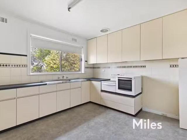 Just in! 29 Charteris Drive, Ivanhoe East VIC 3079