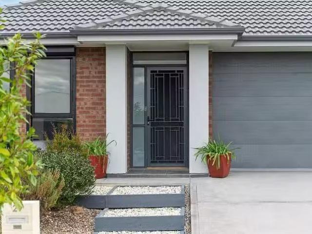 Nice 29 Clarence Street, Mount Barker, SA 5251
