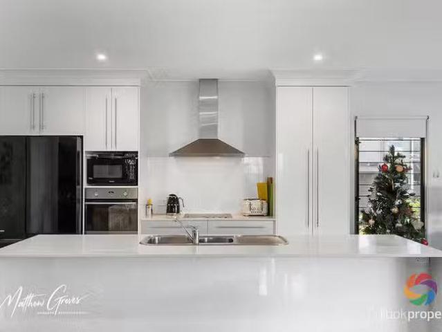 Cozy 29 Goodenia Crescent, Seventeen Mile Rocks, QLD 4073