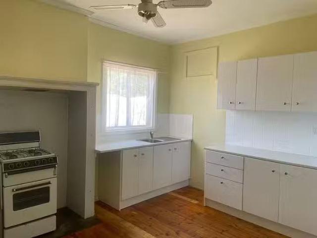 Deal! 29 South Terrace, Quorn, SA 5433