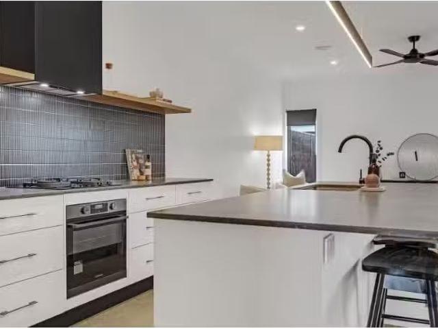 Charming 29 Warden Street, Moama House for rent Listed by Deb.