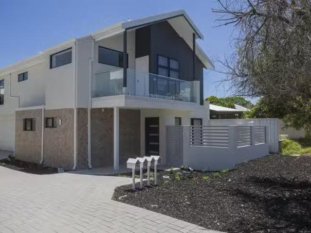 Just in! 29A Fleming Avenue, Wilson, WA 6107