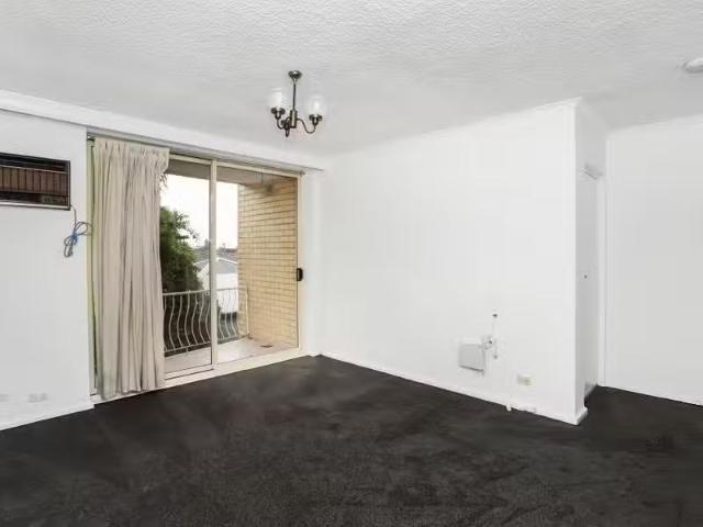 Just in! 20/3 Lewis Street, Kingsville VIC 3012