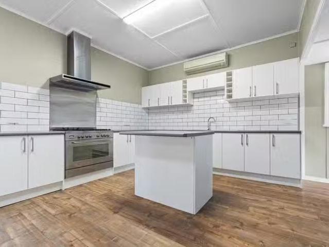Rental! 209 Targo Street, Walkervale, QLD 4670