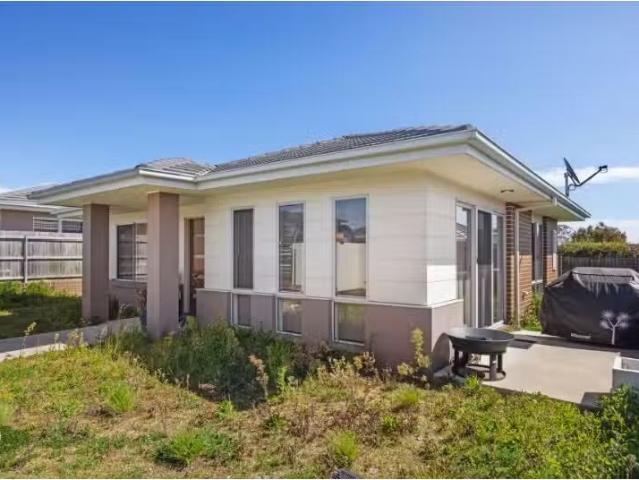 Rental! 20 Maranunga Crescent, Crace House for rent Listed by.