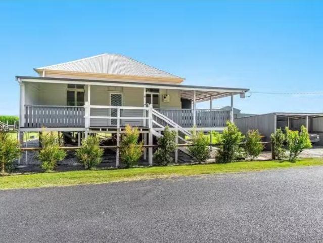 Charming 20 Martins Point Road, Harwood House for rent Listed.