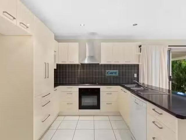 Rental! 20 Bowers Road South, Everton Hills, QLD 4053