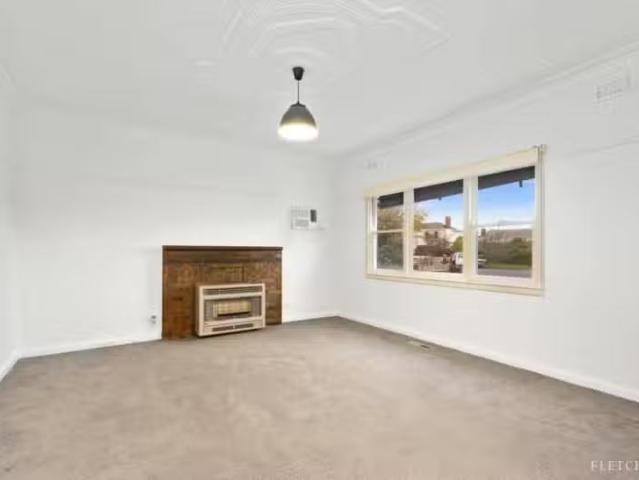 Unique 20 Cuthberts Rd, Alfredton VIC 3350 House For Lease