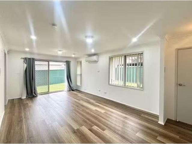 Cozy 20 Cormack Place, Glendenning House for rent Listed by R.