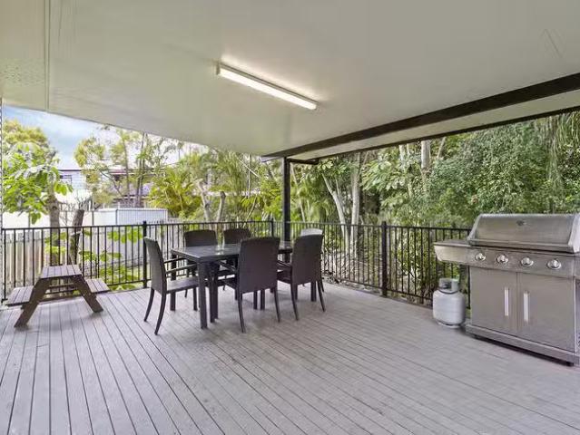 Cozy 20 Ewinga Street, Kingston, QLD 4114