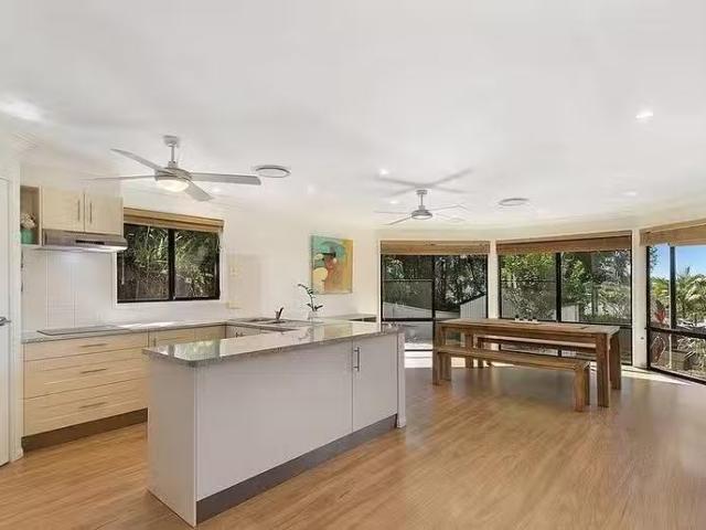 Just in! 20 Kerala Court, Mudgeeraba, QLD 4213
