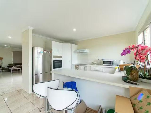 Unique 20 Seafoam Close, Varsity Lakes, QLD 4227