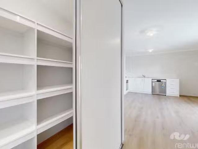 Charming 20A Swiftshire Road, Madora Bay, WA 6210