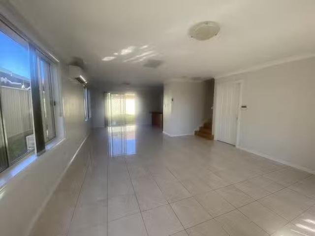 Rental! 20B Florence Street, Oakhurst, NSW 2761