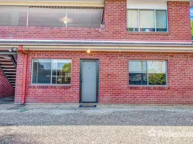 Just in! 2/13 Nordlingen Drive, Tolland, NSW 2650