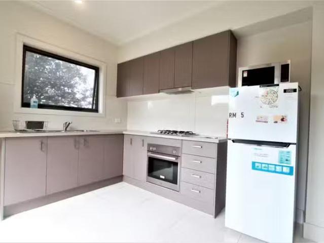 Nice 2/108 R8 Wellington Road, Clayton VIC 3168