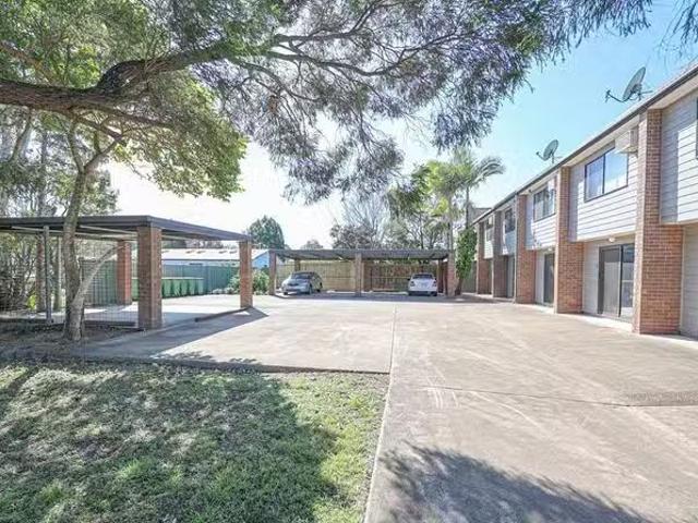 For Rent! 2/10 Bergins Hill Road, Bundamba, QLD 4304