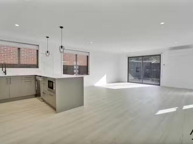 Nice 2/10 Herring Street, Punchbowl, TAS 7249