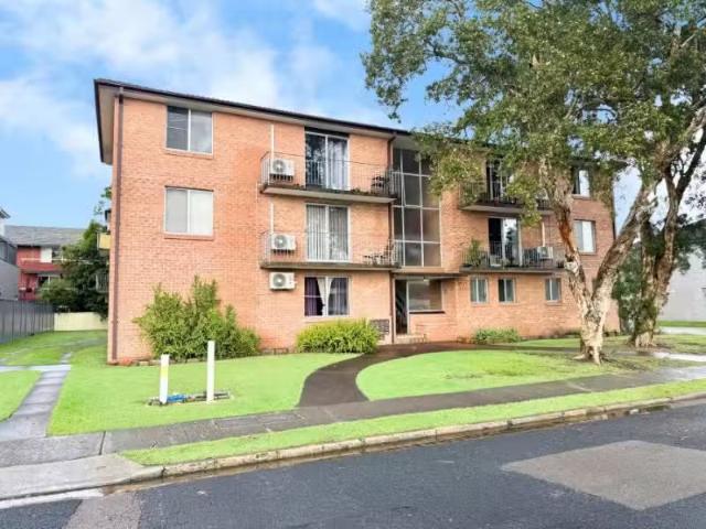 Deal! 2/127 Victoria Street, Adamstown Apartment for rent Lis.