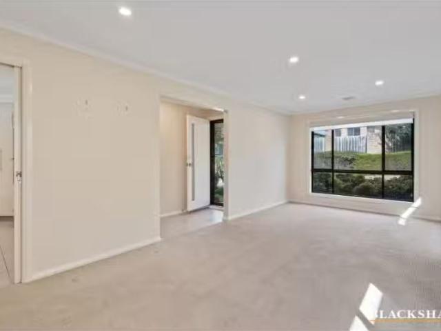 Cheap 2/12 Redwater Place, Amaroo Townhouse for rent Listed b.