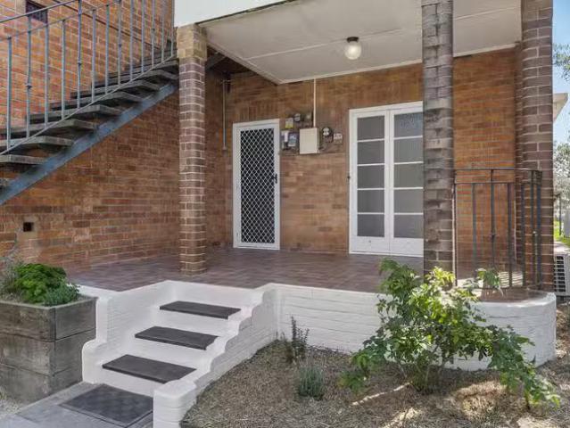 Nice 2/14 Blackheath Road, Oxley, QLD 4075