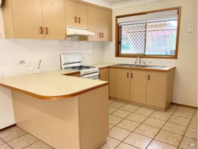 Deal! 2/15 Neptune Drive, Lavington Apartment for rent Listed.