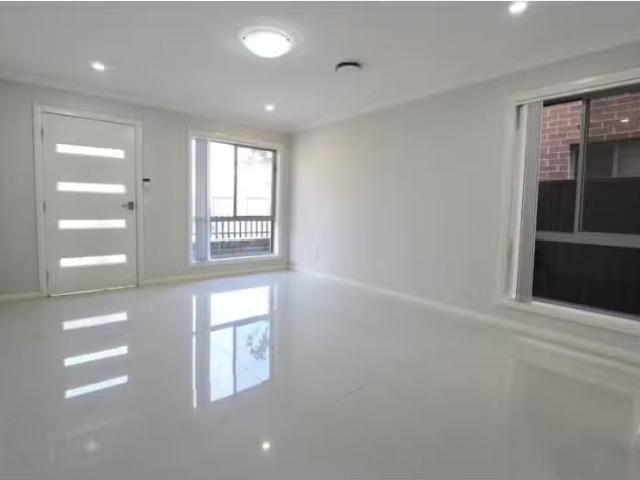 Cozy 21/5 Rafter Parade, Ropes Crossing Townhouse for rent Li.