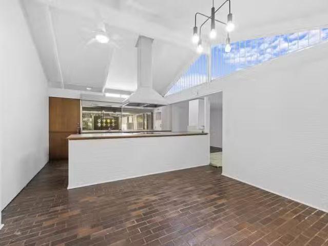 Nice 2/165 Trouts Road, Stafford Heights, QLD 4053