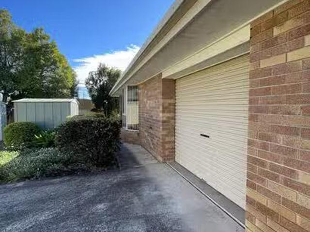 Cheap 2/16 Kingston Way, Raceview, QLD 4305