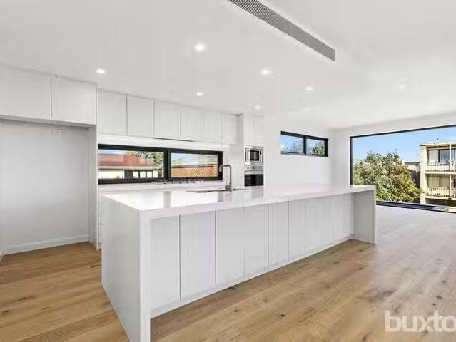 Cozy 2/172 Nepean Highway, Aspendale, VIC 3195